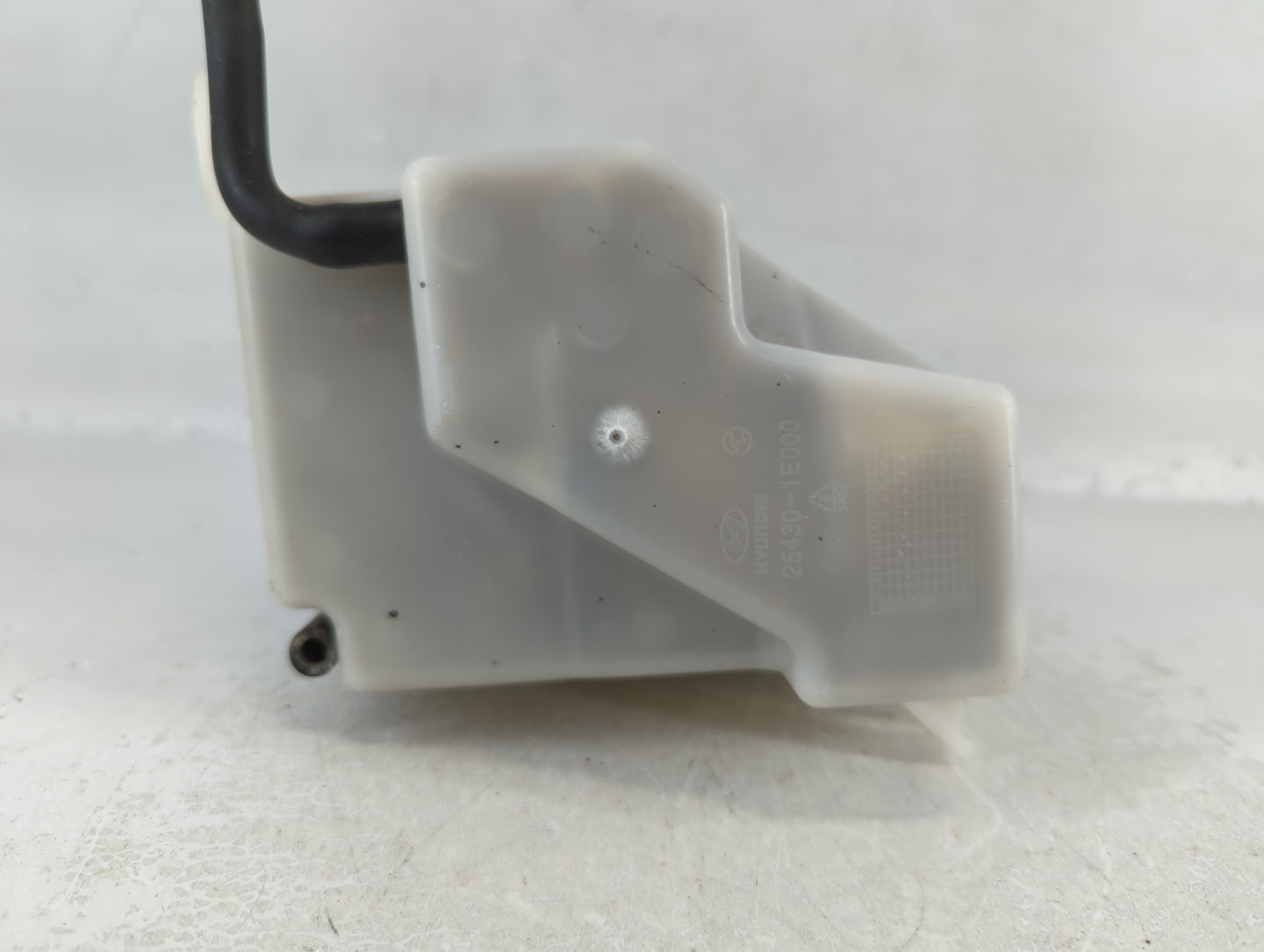 2006-2011 Hyundai Accent Windshield Washer Fluid Reservoir Bottle Oem - Oemusedautoparts1.com