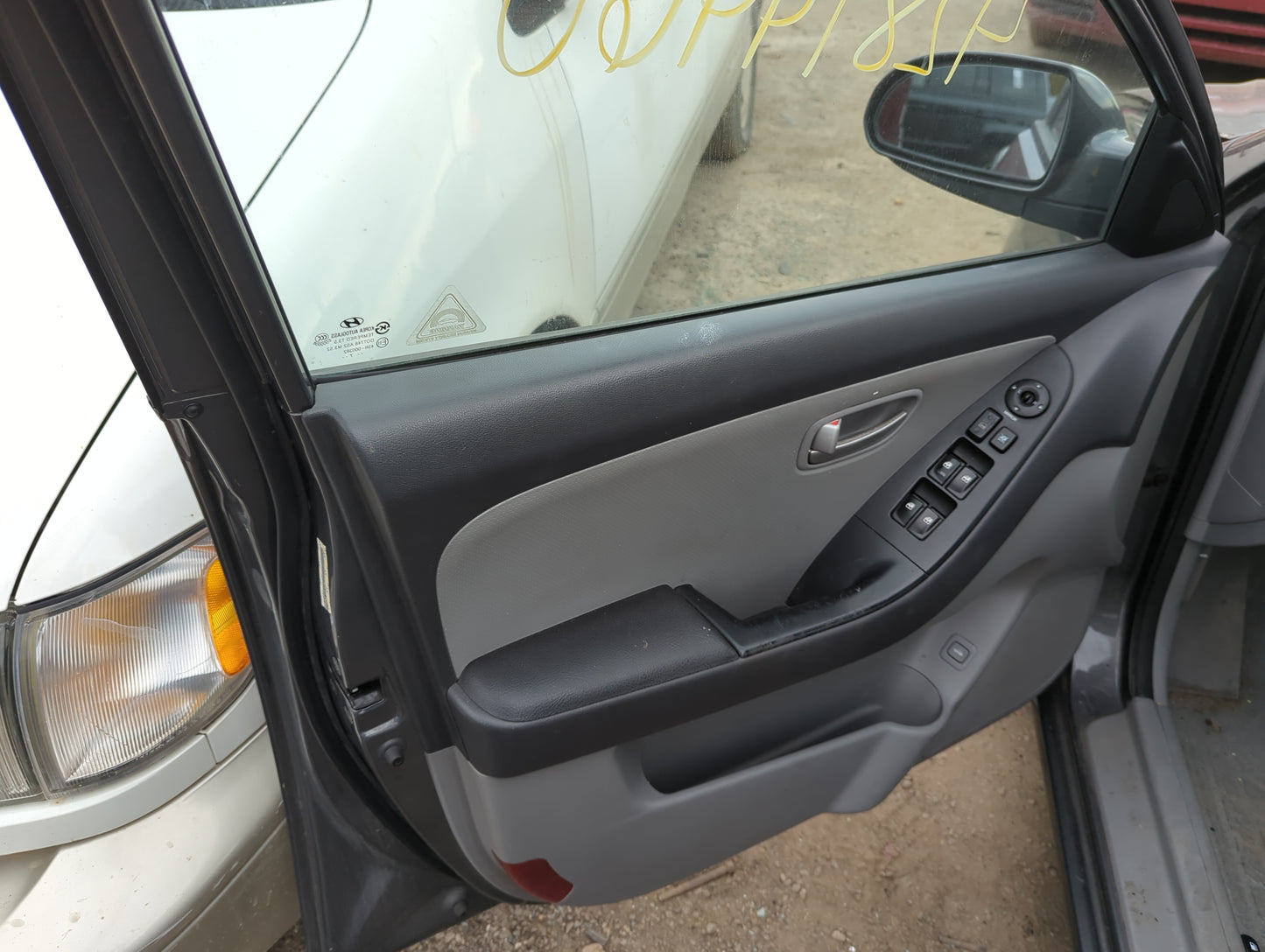 2008 Hyundai Elantra Front Left Driver Interior Door Panel Trim - Oemusedautoparts1.com