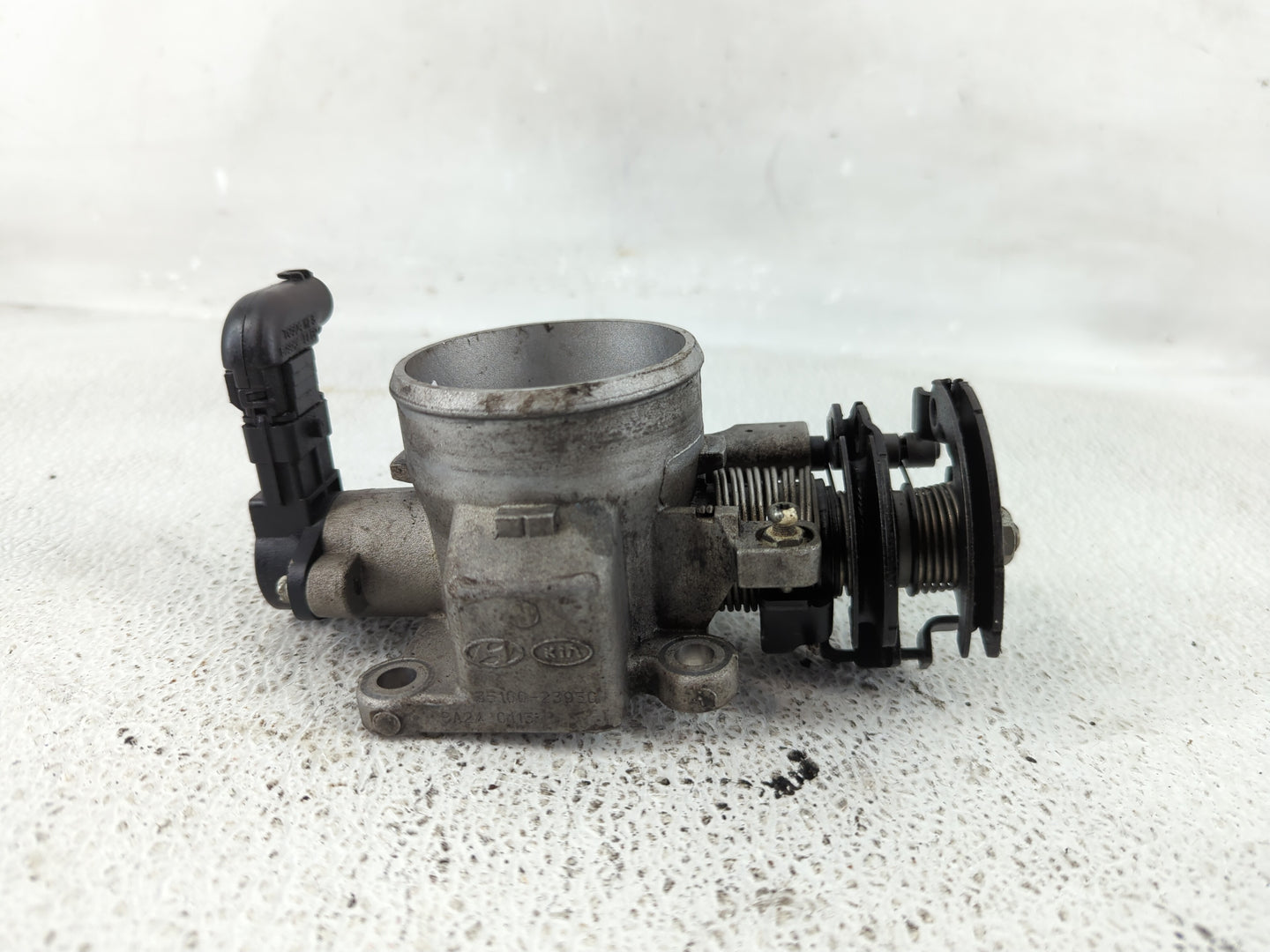 2007-2012 Hyundai Elantra Throttle Body P/N:35100-23950 Fits Fits 2007 2008 2009 2010 2011 2012 OEM Used Auto Parts - Oemuse