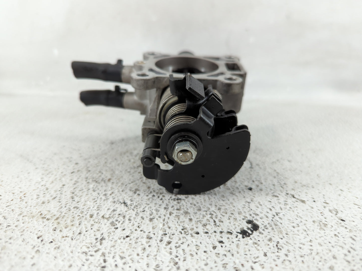 2007-2012 Hyundai Elantra Throttle Body P/N:35100-23950 Fits Fits 2007 2008 2009 2010 2011 2012 OEM Used Auto Parts - Oemuse