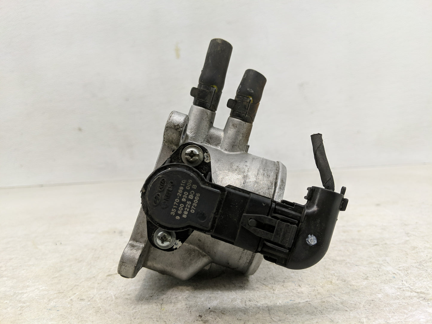 2007-2012 Hyundai Elantra Throttle Body P/N:35100-23950 Fits Fits 2007 2008 2009 2010 2011 2012 OEM Used Auto Parts - Oemuse