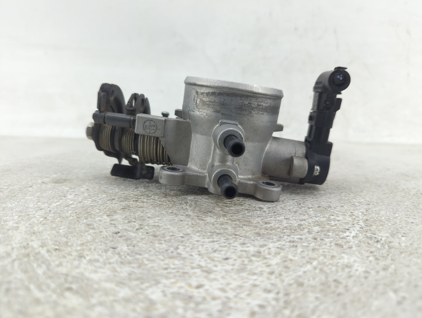 2007-2012 Hyundai Elantra Throttle Body P/N:35100-23950 Fits Fits 2007 2008 2009 2010 2011 2012 OEM Used Auto Parts - Oemuse