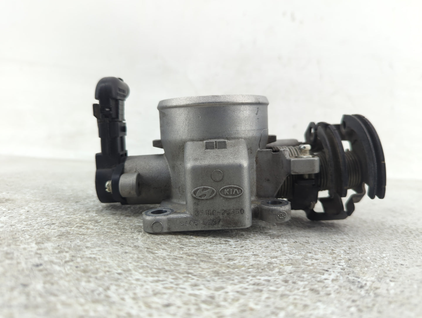2007-2012 Hyundai Elantra Throttle Body P/N:35100-23950 Fits Fits 2007 2008 2009 2010 2011 2012 OEM Used Auto Parts - Oemuse