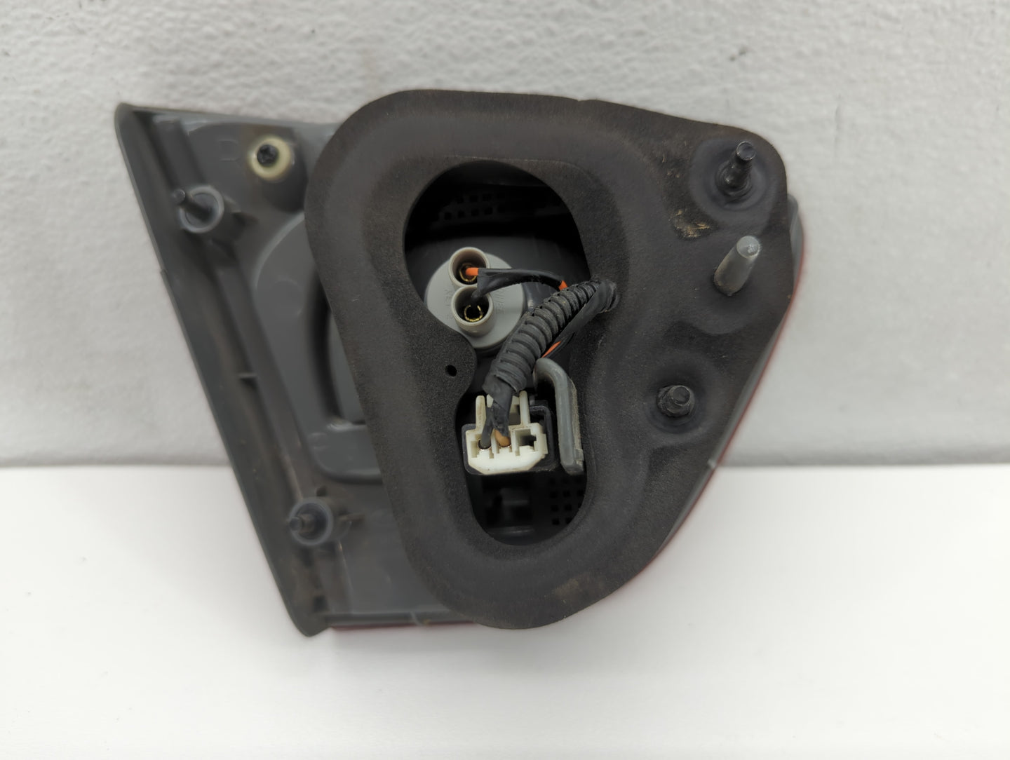 2007-2010 Hyundai Elantra Tail Light Assembly Passenger Right OEM P/N:92404-2H00 Fits Fits 2007 2008 2009 2010 OEM Used Auto