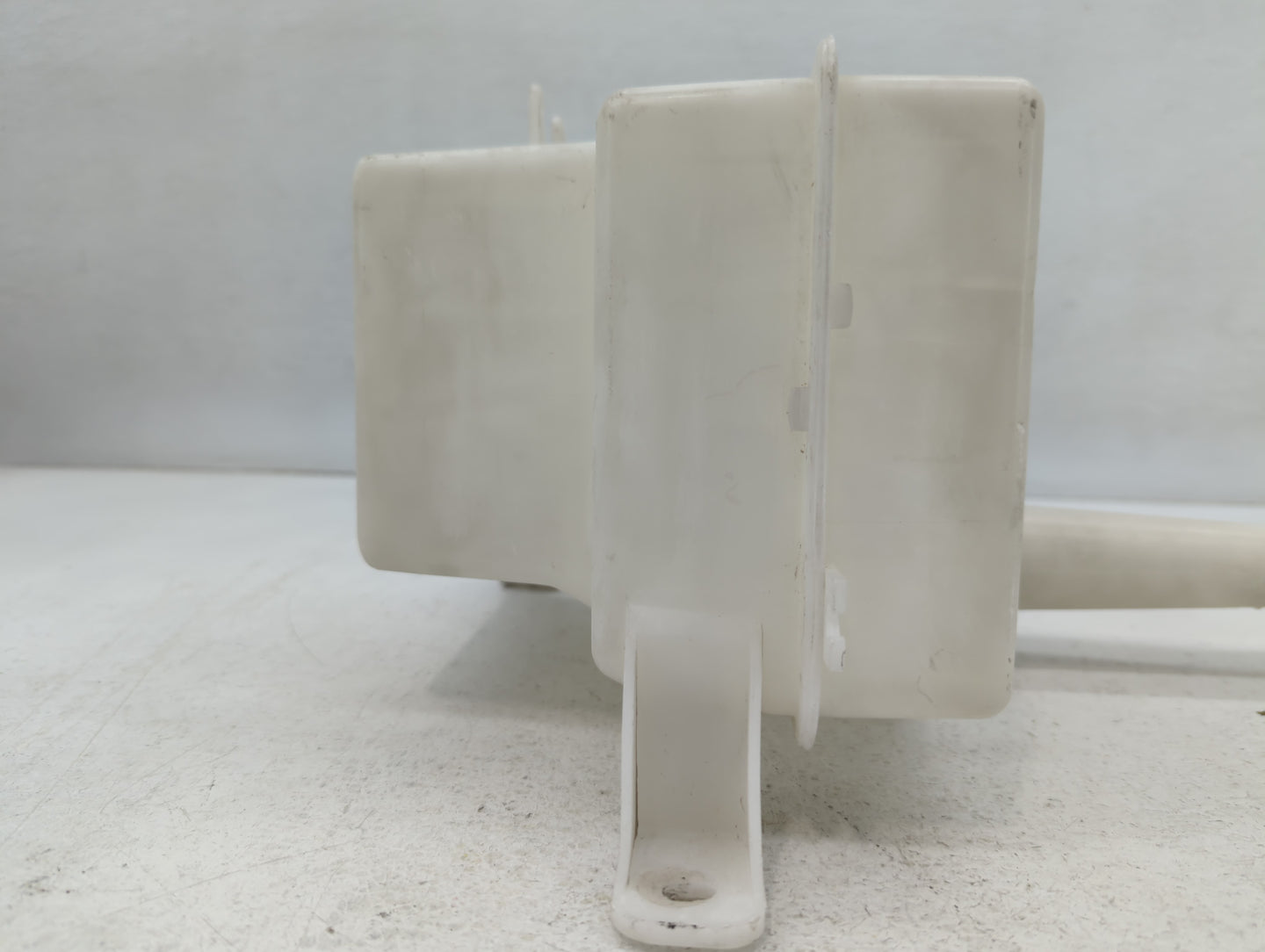 2007-2010 Hyundai Elantra Windshield Washer Fluid Reservoir Bottle Oem 662149 - Oemusedautoparts1.com