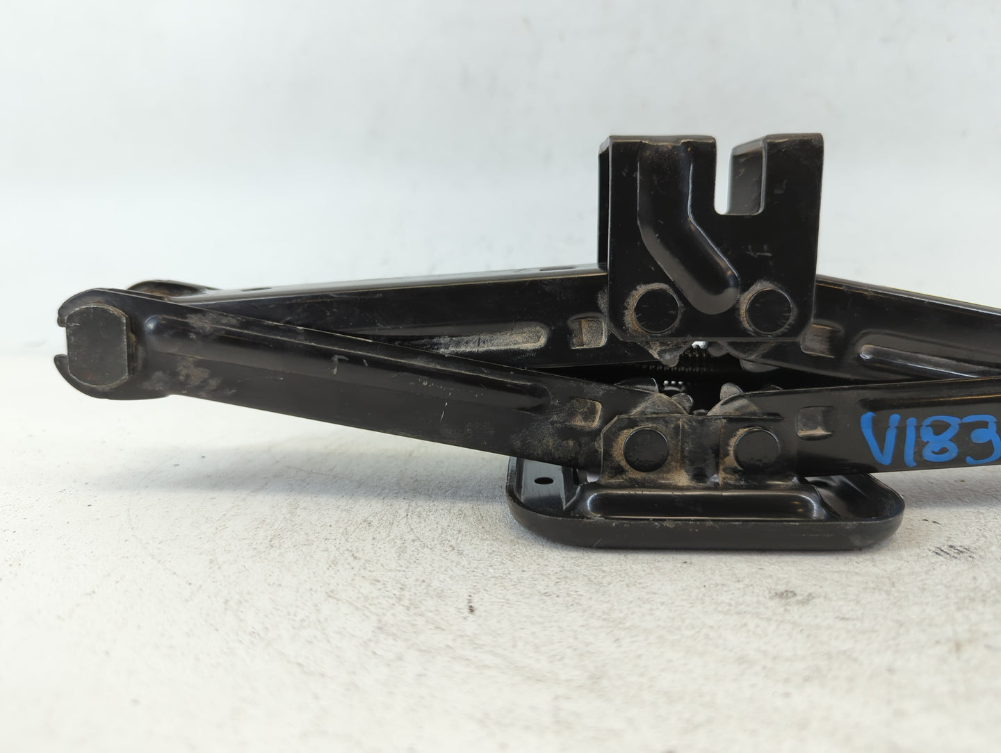2008 Hyundai Elantra Spare Scissor Car Jack 664220 - Oemusedautoparts1.com
