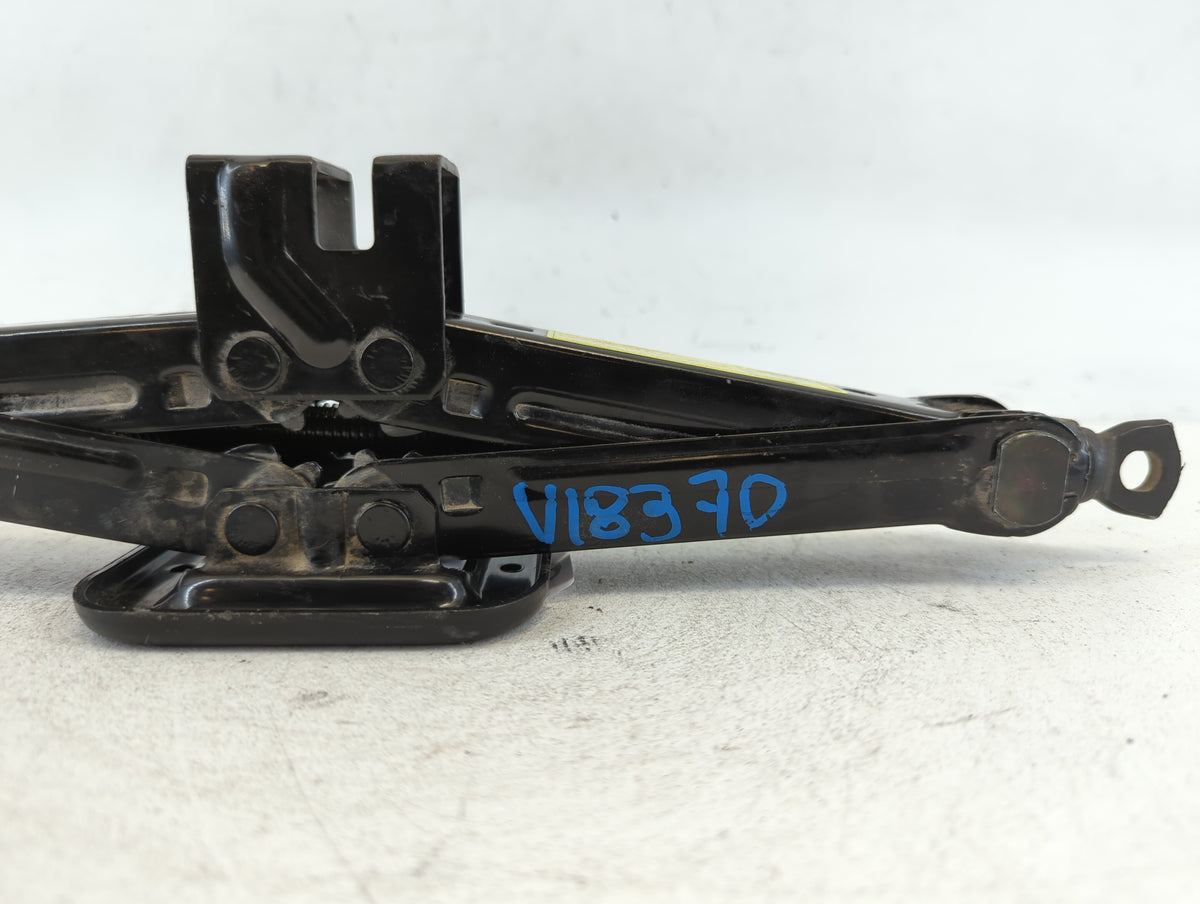 2008 Hyundai Elantra Spare Scissor Car Jack 664220 - Oemusedautoparts1.com