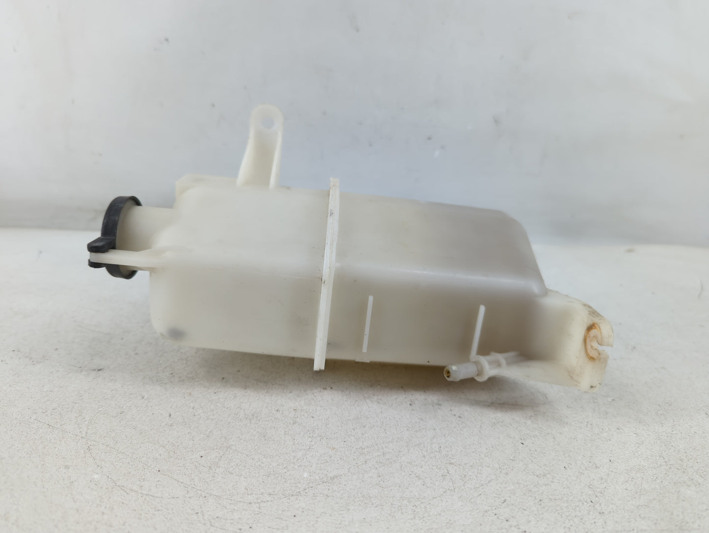 2007-2010 Hyundai Elantra Radiator Coolant Overflow Expansion Tank Bottle - Oemusedautoparts1.com