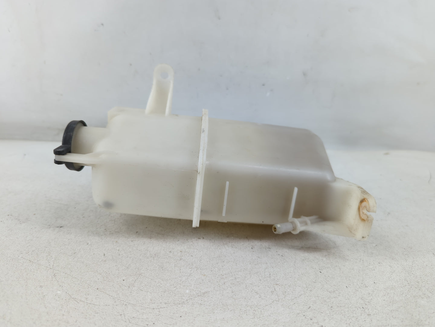 2007-2010 Hyundai Elantra Radiator Coolant Overflow Expansion Tank Bottle - Oemusedautoparts1.com