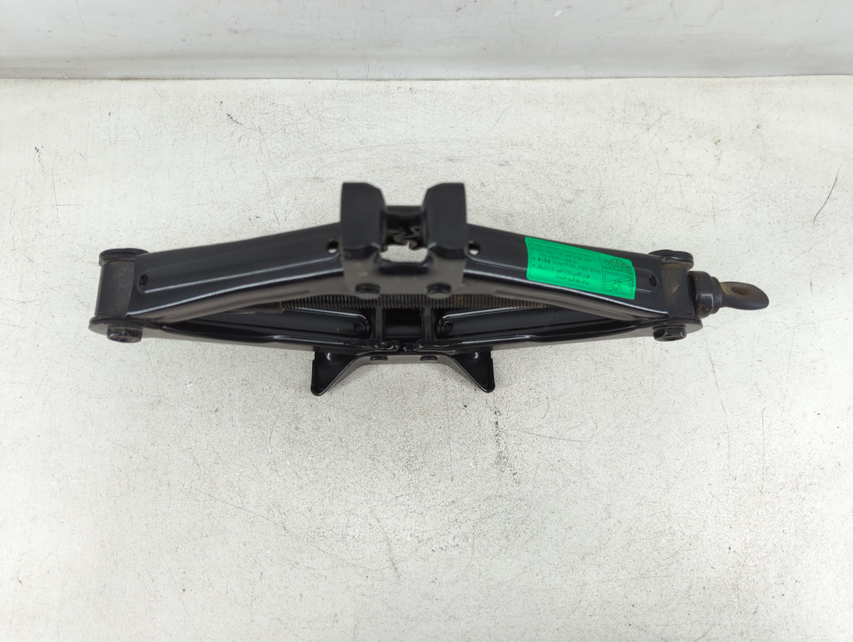 2008 Hyundai Sonata Spare Scissor Car Jack 1067787 - Oemusedautoparts1.com
