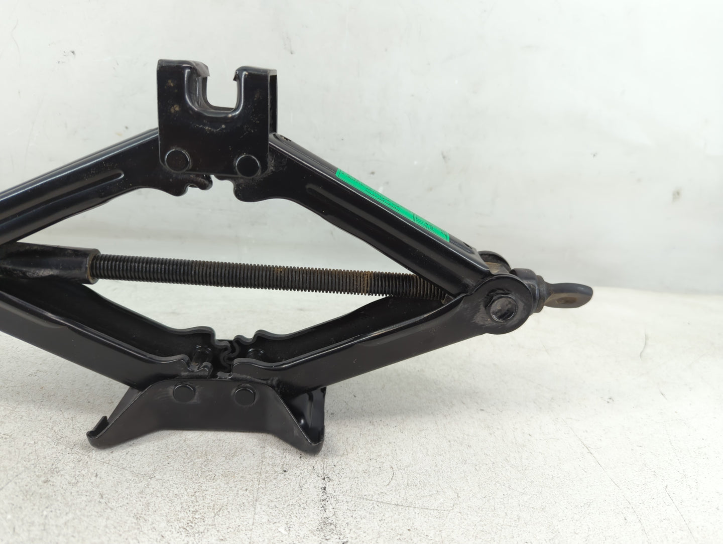 2008 Hyundai Sonata Spare Scissor Car Jack 1067787 - Oemusedautoparts1.com