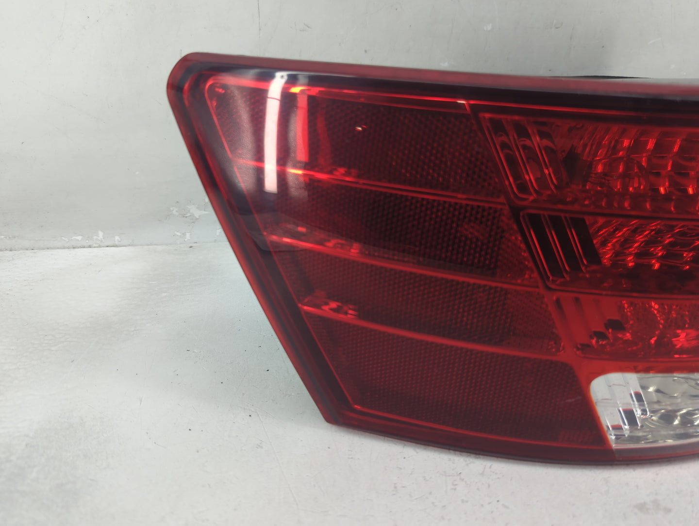 2006-2008 Hyundai Sonata Tail Light Assembly Passenger Right OEM P/N:92401-0A0 Fits Fits 2006 2007 2008 OEM Used Auto Parts 
