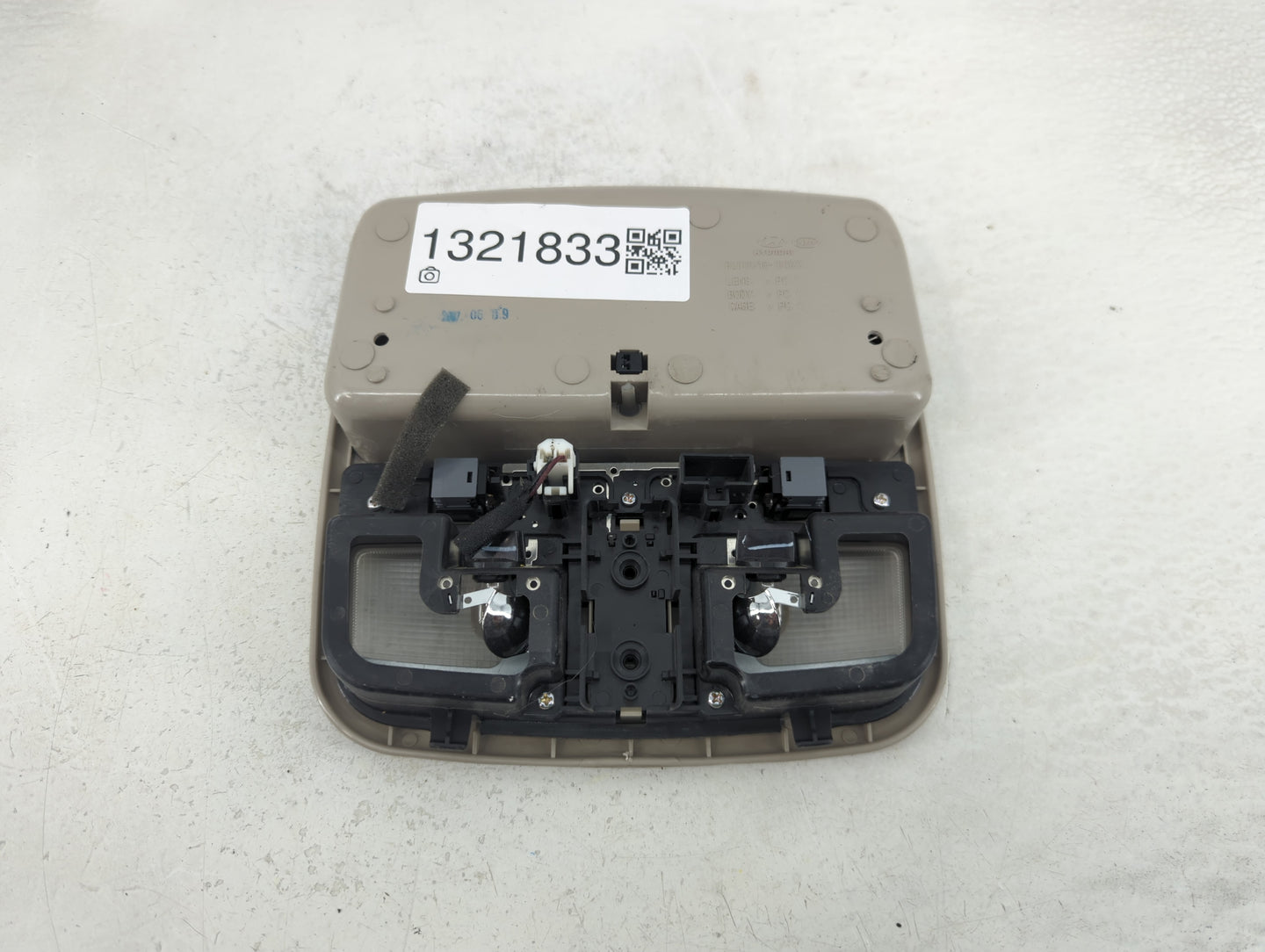 2008-2008 Hyundai Sonata Overhead Roof Console 1321833 - Oemusedautoparts1.com