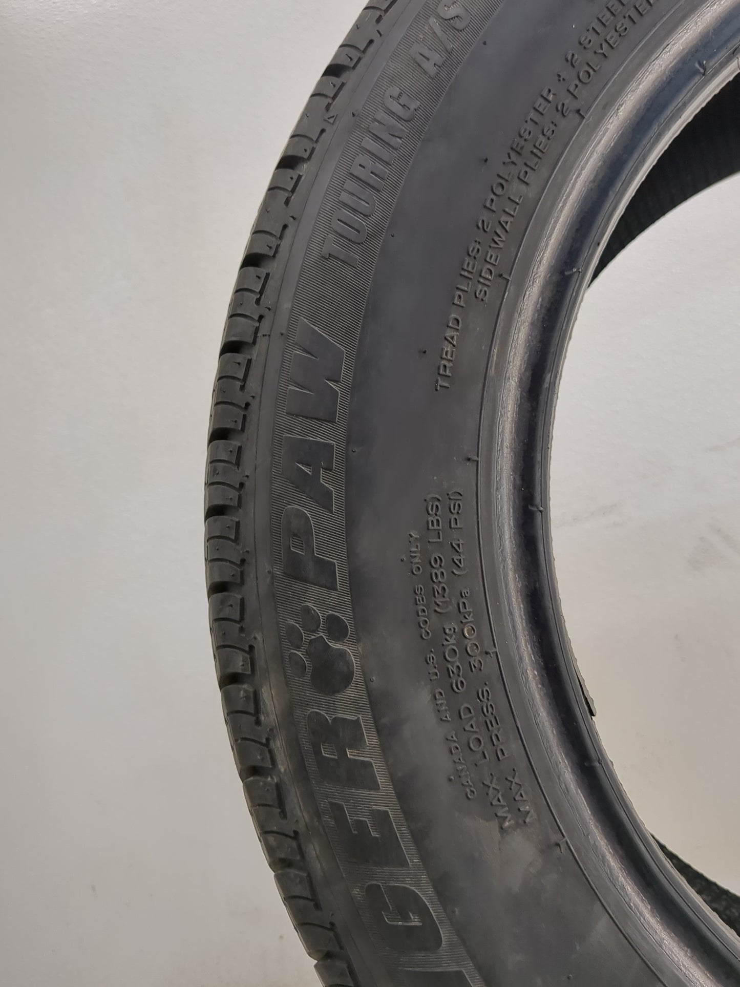 Used Tire 205/60R16 UNIROYAL TIGER PAW TOURING A/S 92H - Tread Depth 12/32 - Oemusedautoparts1.com