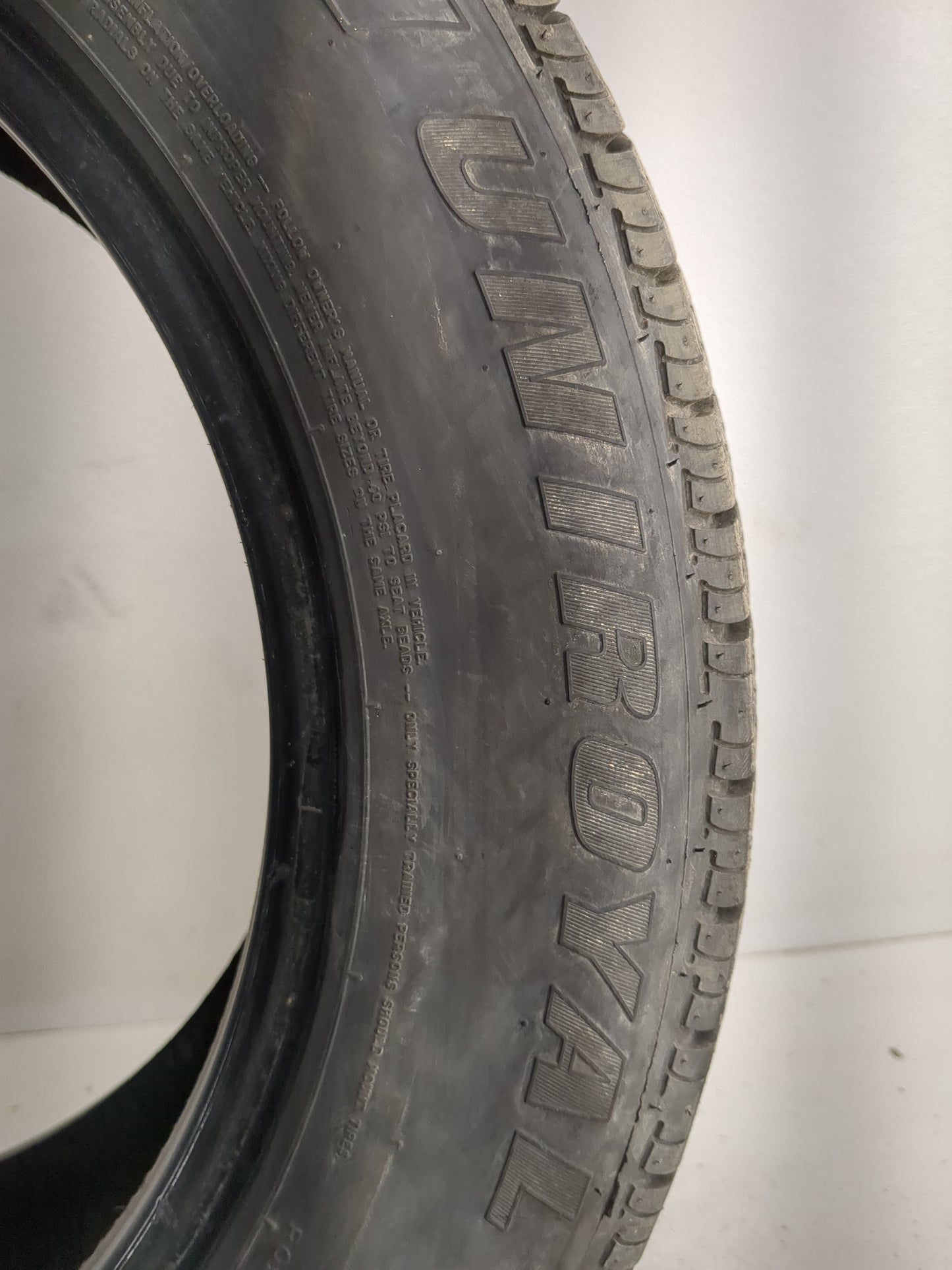 Used Tire 205/60R16 UNIROYAL TIGER PAW TOURING A/S 92H - Tread Depth 12/32 - Oemusedautoparts1.com