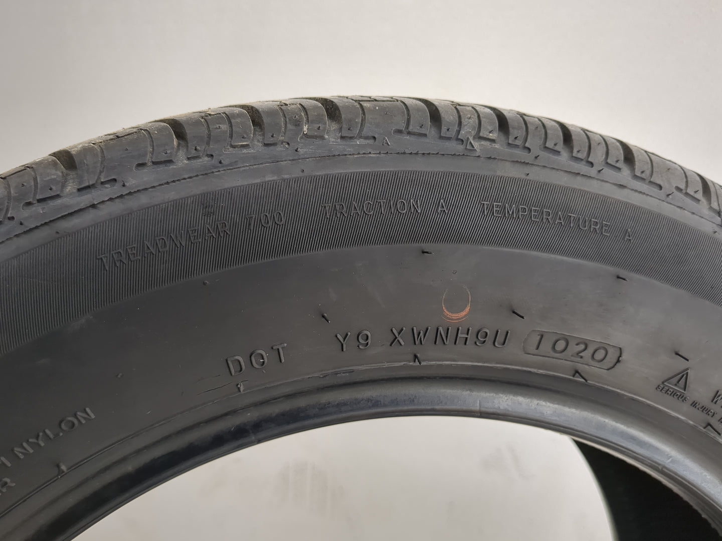 Used Tire 205/60R16 UNIROYAL TIGER PAW TOURING A/S 92H - Tread Depth 12/32 - Oemusedautoparts1.com