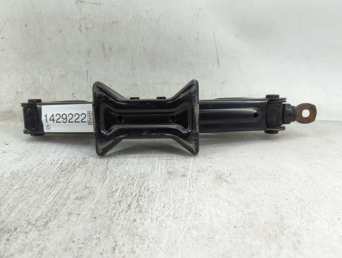 2008 Hyundai Sonata Spare Scissor Car Jack 1429222 - Oemusedautoparts1.com