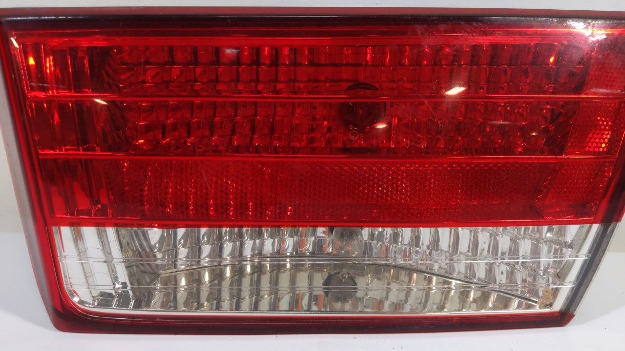 2008 Hyundai Sonata Tail Light Assembly Passenger Right OEM P/N:92404-0A0 Fits OEM Used Auto Parts - Oemusedautoparts1.com