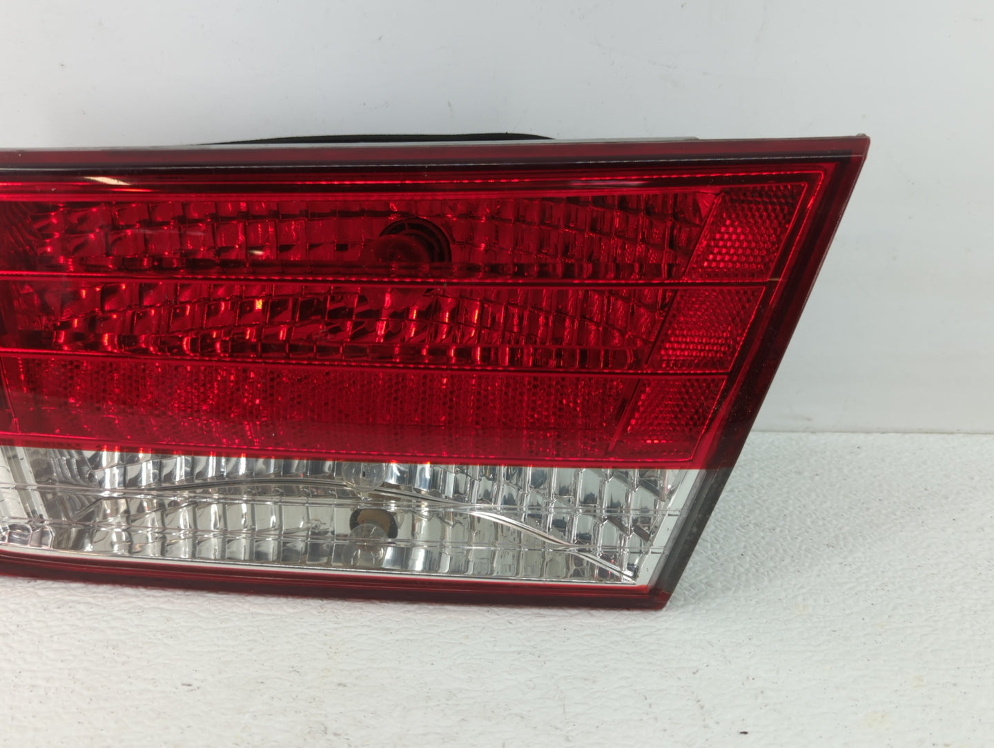 2006-2008 Hyundai Sonata Tail Light Assembly Passenger Right OEM P/N:92404-0A0 Fits Fits 2006 2007 2008 OEM Used Auto Parts 