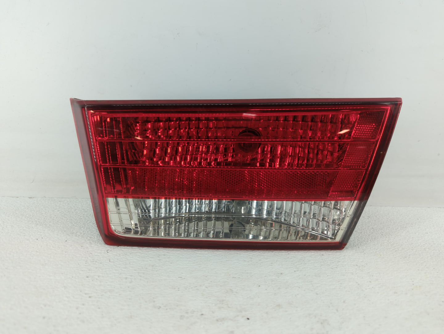 2006-2008 Hyundai Sonata Tail Light Assembly Passenger Right OEM P/N:92404-0A0 Fits Fits 2006 2007 2008 OEM Used Auto Parts 