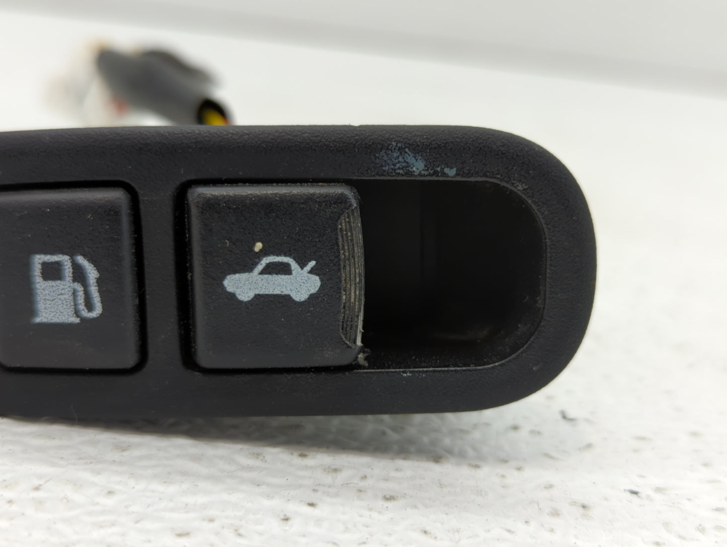 2008 Hyundai Sonata Trunk Lid-hinge Left Drivers Side Black - Oemusedautoparts1.com