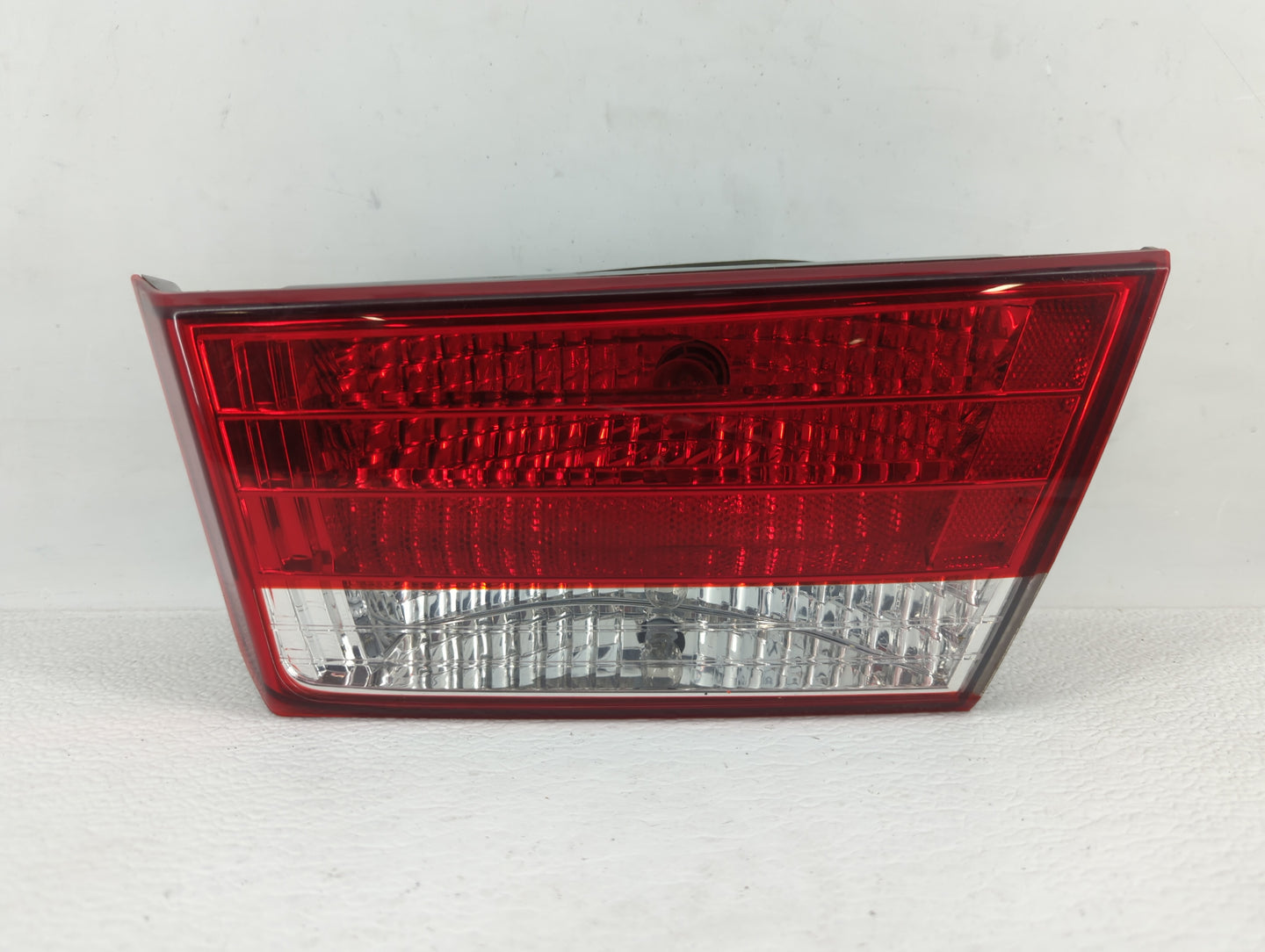 2006-2008 Hyundai Sonata Tail Light Assembly Passenger Right OEM P/N:R92404-0A0 Fits Fits 2006 2007 2008 OEM Used Auto Parts