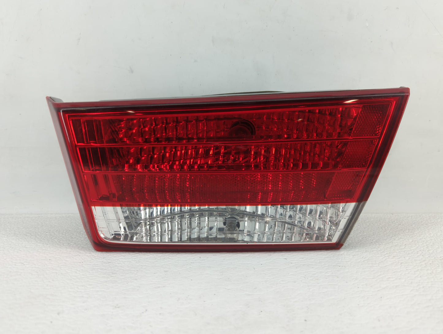 2006-2008 Hyundai Sonata Tail Light Assembly Passenger Right OEM P/N:R92404-0A0 Fits Fits 2006 2007 2008 OEM Used Auto Parts