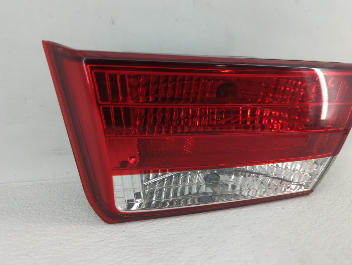 2006-2008 Hyundai Sonata Tail Light Assembly Passenger Right OEM P/N:R92404-0A0 Fits Fits 2006 2007 2008 OEM Used Auto Parts