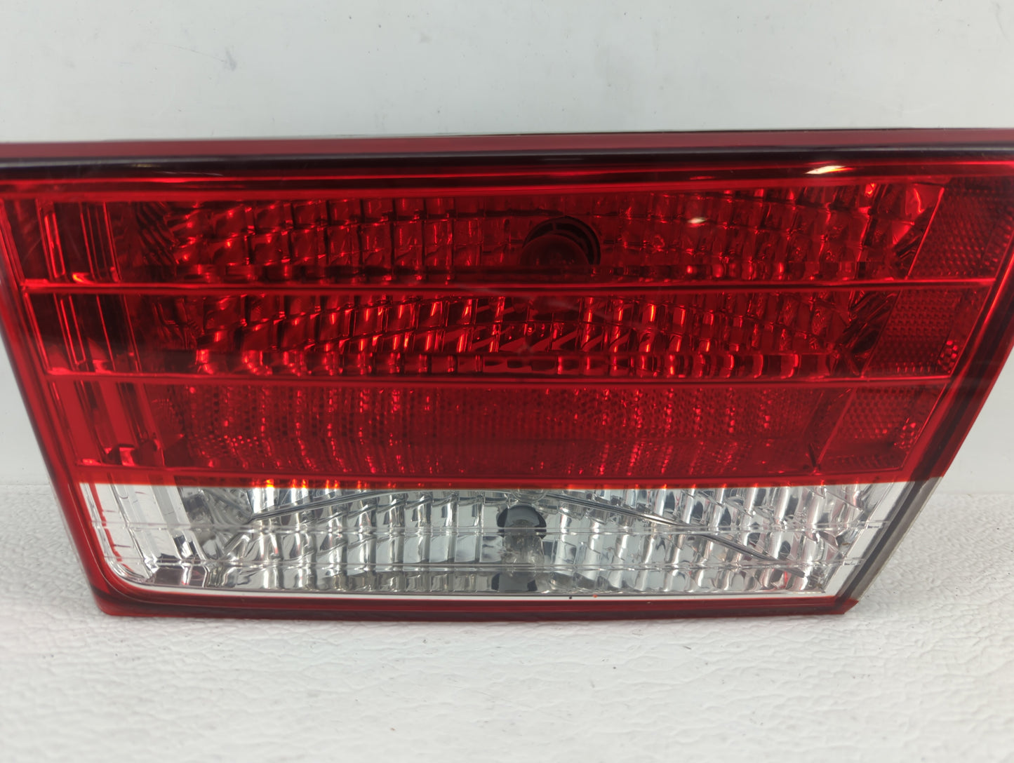 2006-2008 Hyundai Sonata Tail Light Assembly Passenger Right OEM P/N:R92404-0A0 Fits Fits 2006 2007 2008 OEM Used Auto Parts
