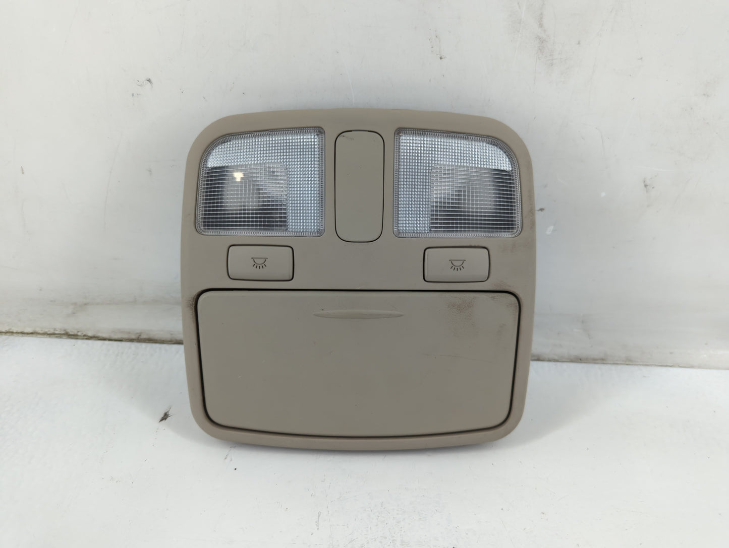 2008-2008 Hyundai Sonata Overhead Roof Console 889046 - Oemusedautoparts1.com