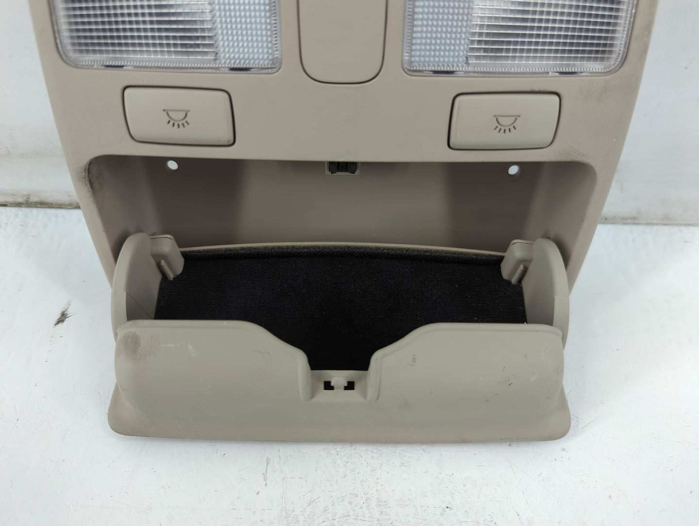 2008-2008 Hyundai Sonata Overhead Roof Console 889046 - Oemusedautoparts1.com
