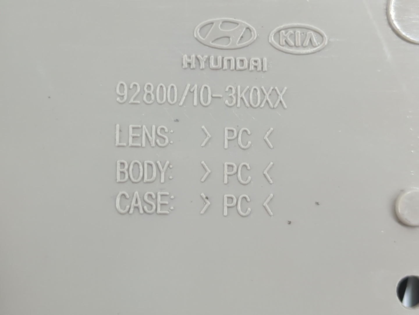2008-2008 Hyundai Sonata Overhead Roof Console 889046 - Oemusedautoparts1.com