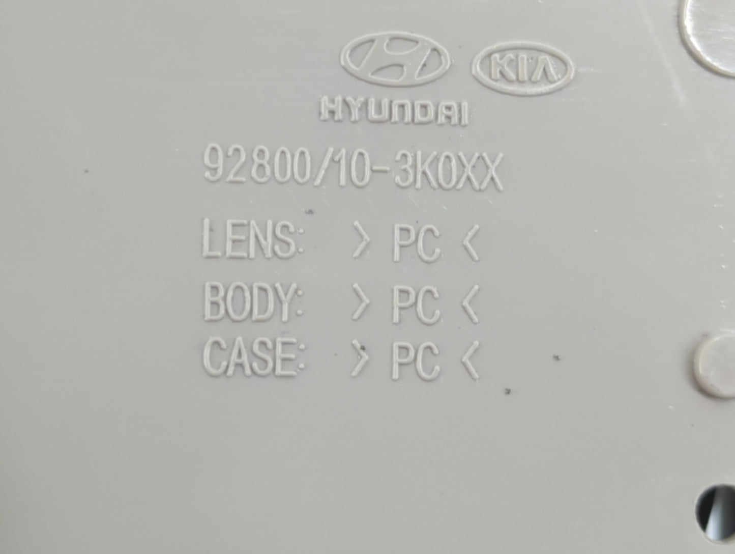 2008-2008 Hyundai Sonata Overhead Roof Console 889046 - Oemusedautoparts1.com