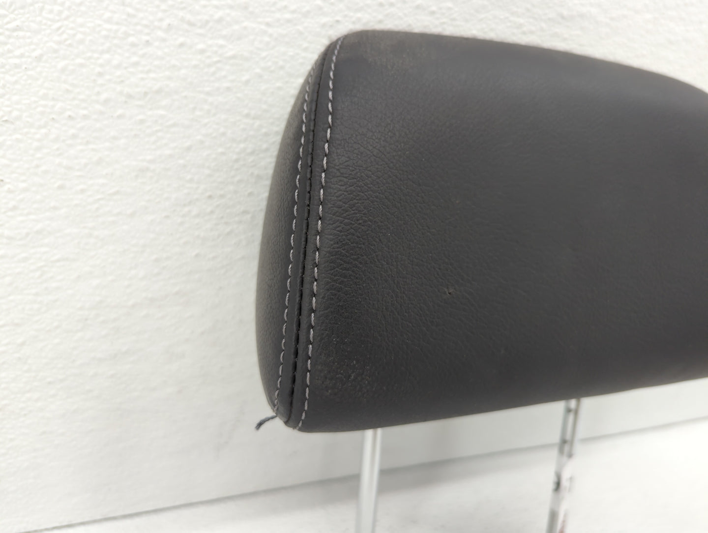 2007-2008 Hyundai Tiburon Headrest Head Rest Front Driver Passenger Seat - Oemusedautoparts1.com