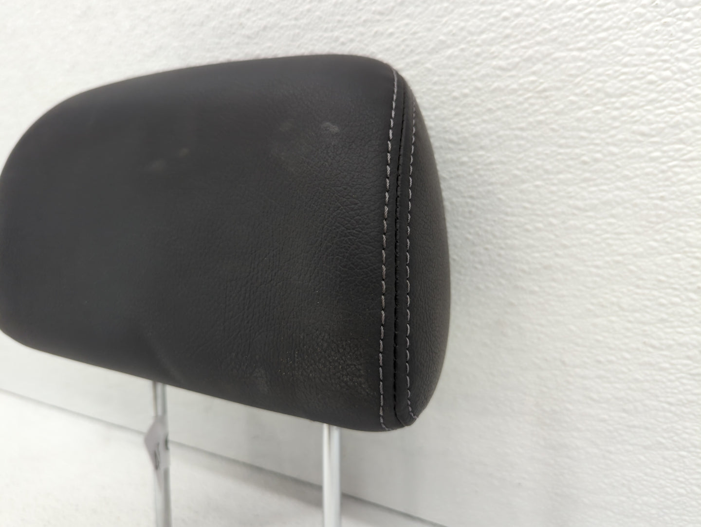2007-2008 Hyundai Tiburon Headrest Head Rest Front Driver Passenger Seat - Oemusedautoparts1.com