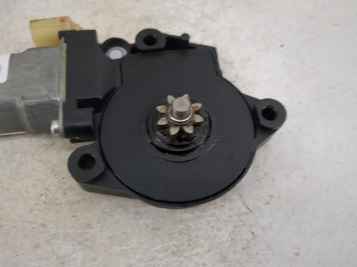 2005-2009 Hyundai Tucson Passenger Front Right Power Window Motor - Oemusedautoparts1.com