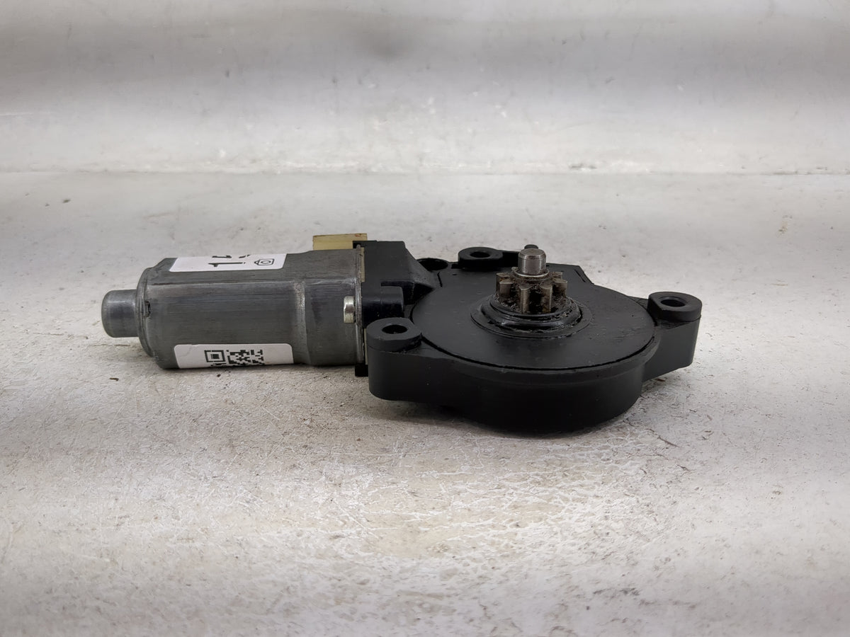 2005-2009 Hyundai Tucson Passenger Front Right Power Window Motor - Oemusedautoparts1.com