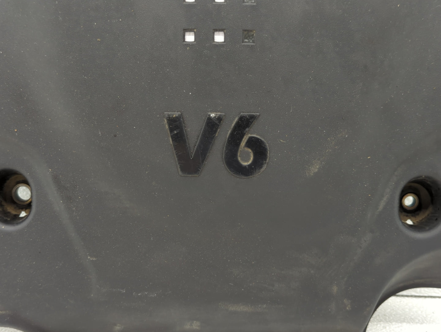 2008 Hyundai Tucson Engine Cover - Oemusedautoparts1.com