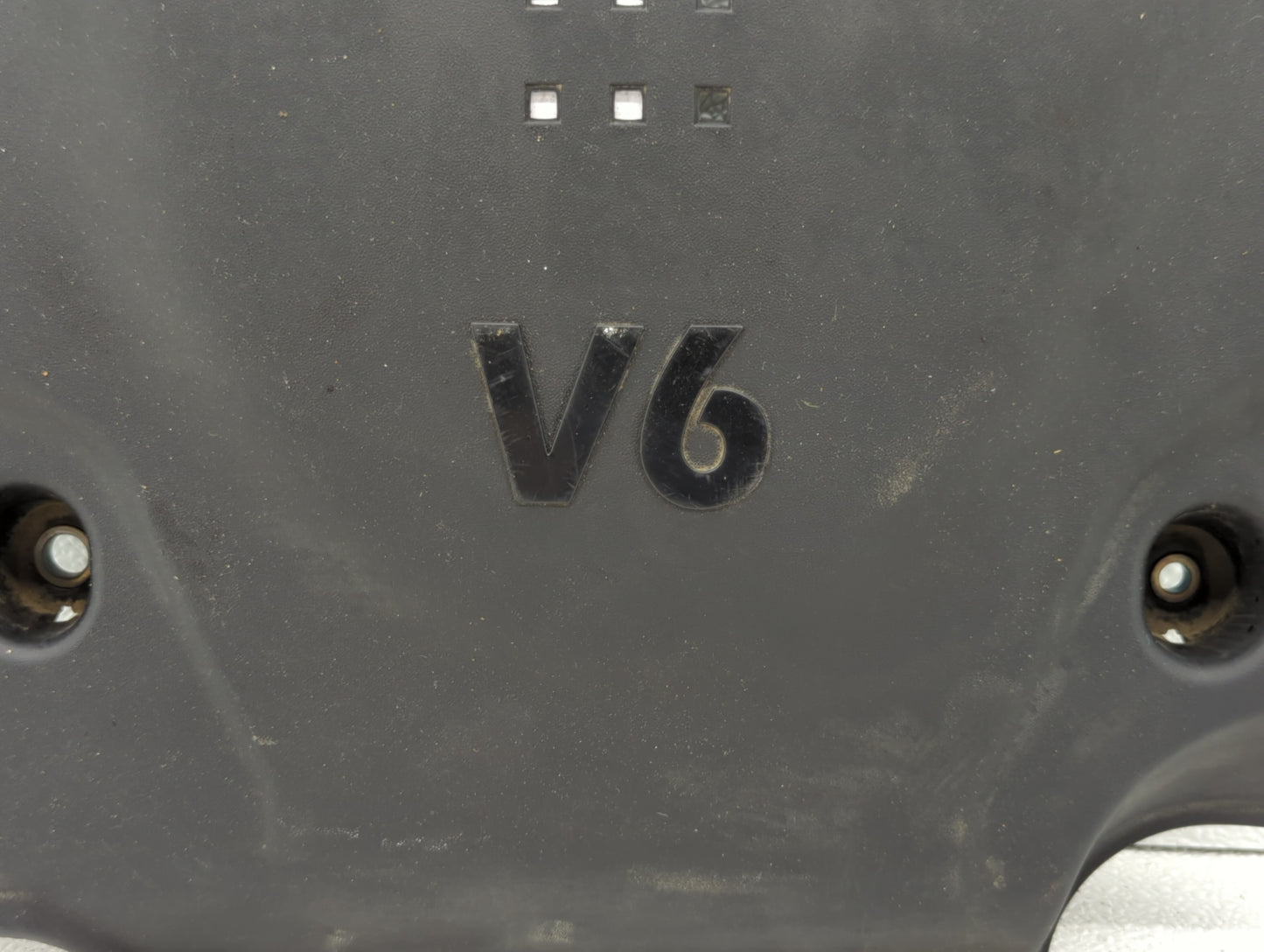 2008 Hyundai Tucson Engine Cover - Oemusedautoparts1.com