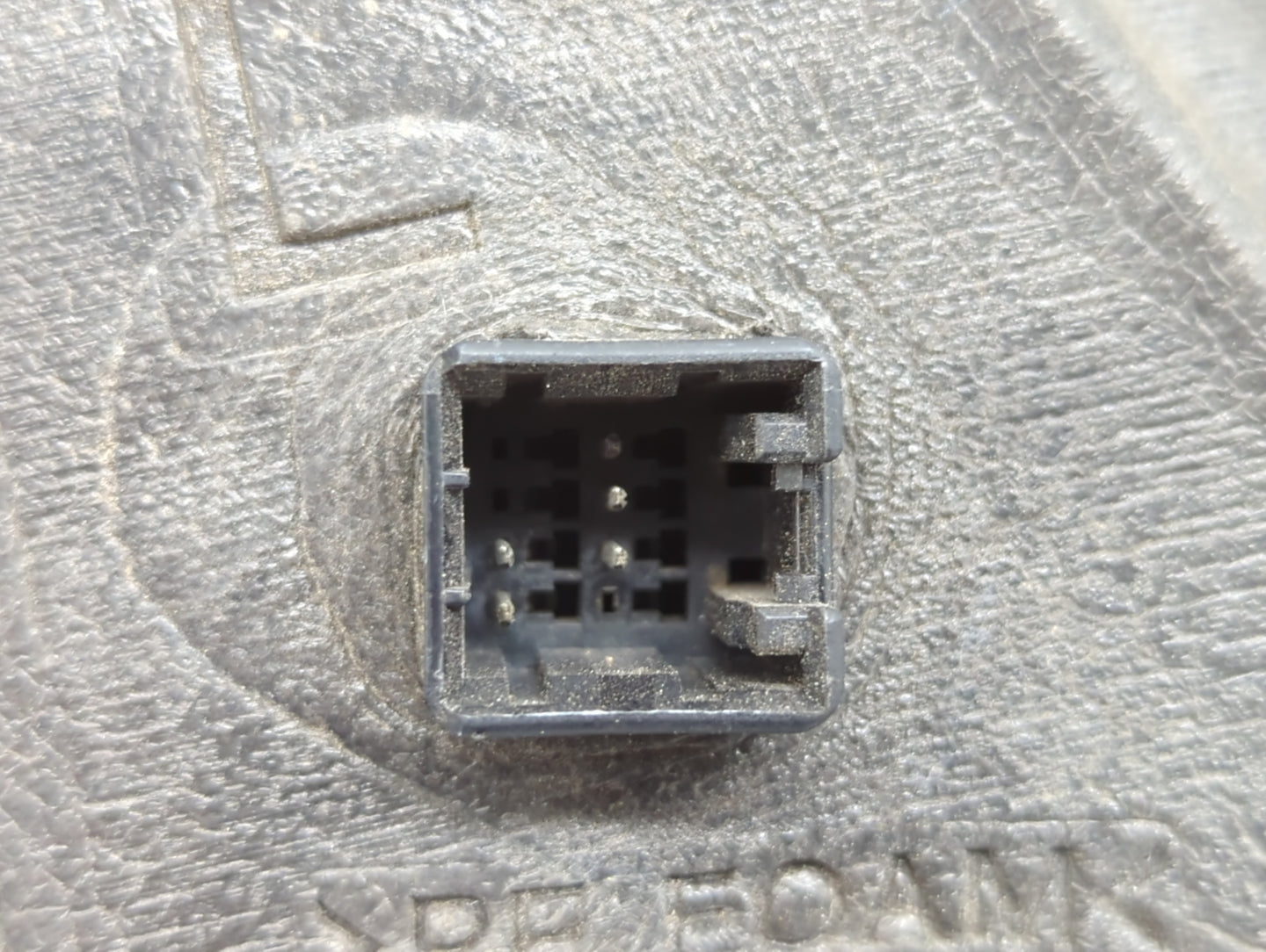 2005-2009 Hyundai Tucson Driver Left Side View Manual Door Mirror White - Oemusedautoparts1.com