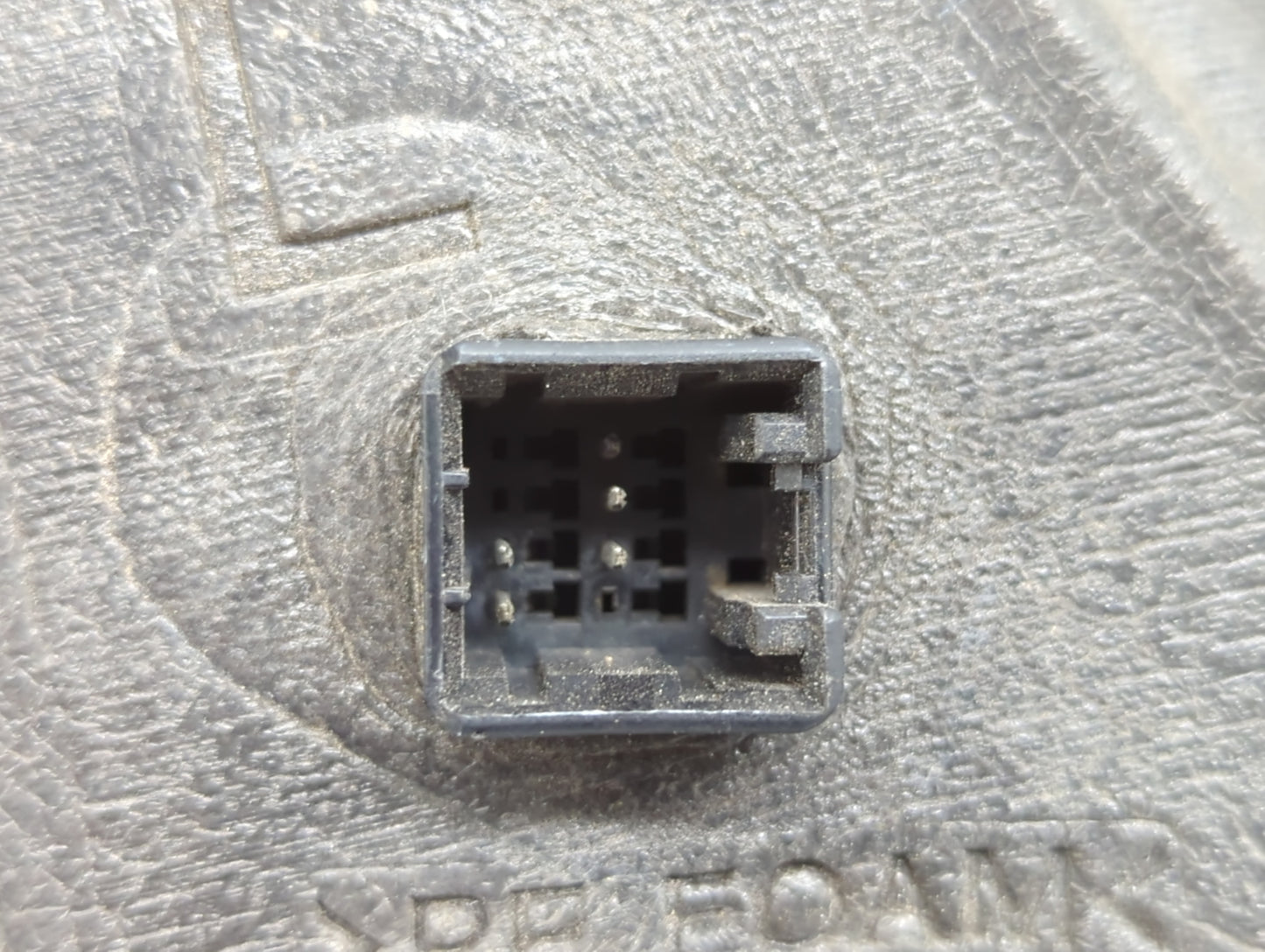 2005-2009 Hyundai Tucson Driver Left Side View Manual Door Mirror White - Oemusedautoparts1.com