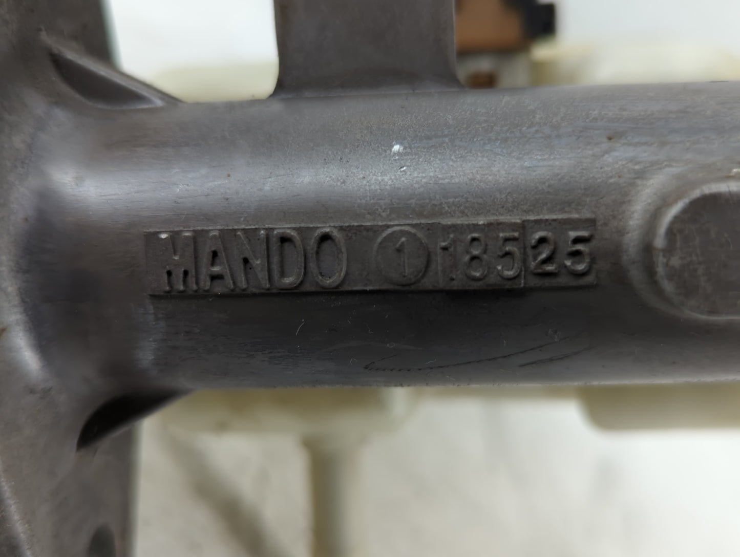 2005-2009 Hyundai Tucson Brake Master Cylinder - Oemusedautoparts1.com