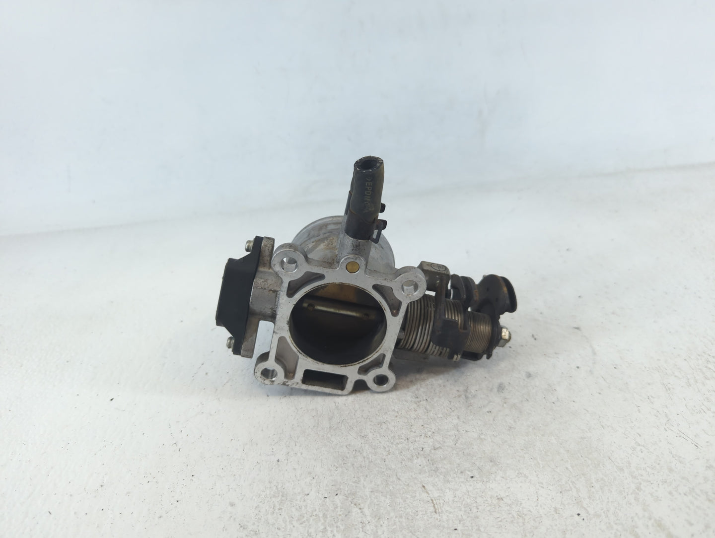 2005-2009 Hyundai Tucson Throttle Body P/N:3510023751 Fits Fits 2003 2004 2005 2006 2007 2008 2009 2010 OEM Used Auto Parts 