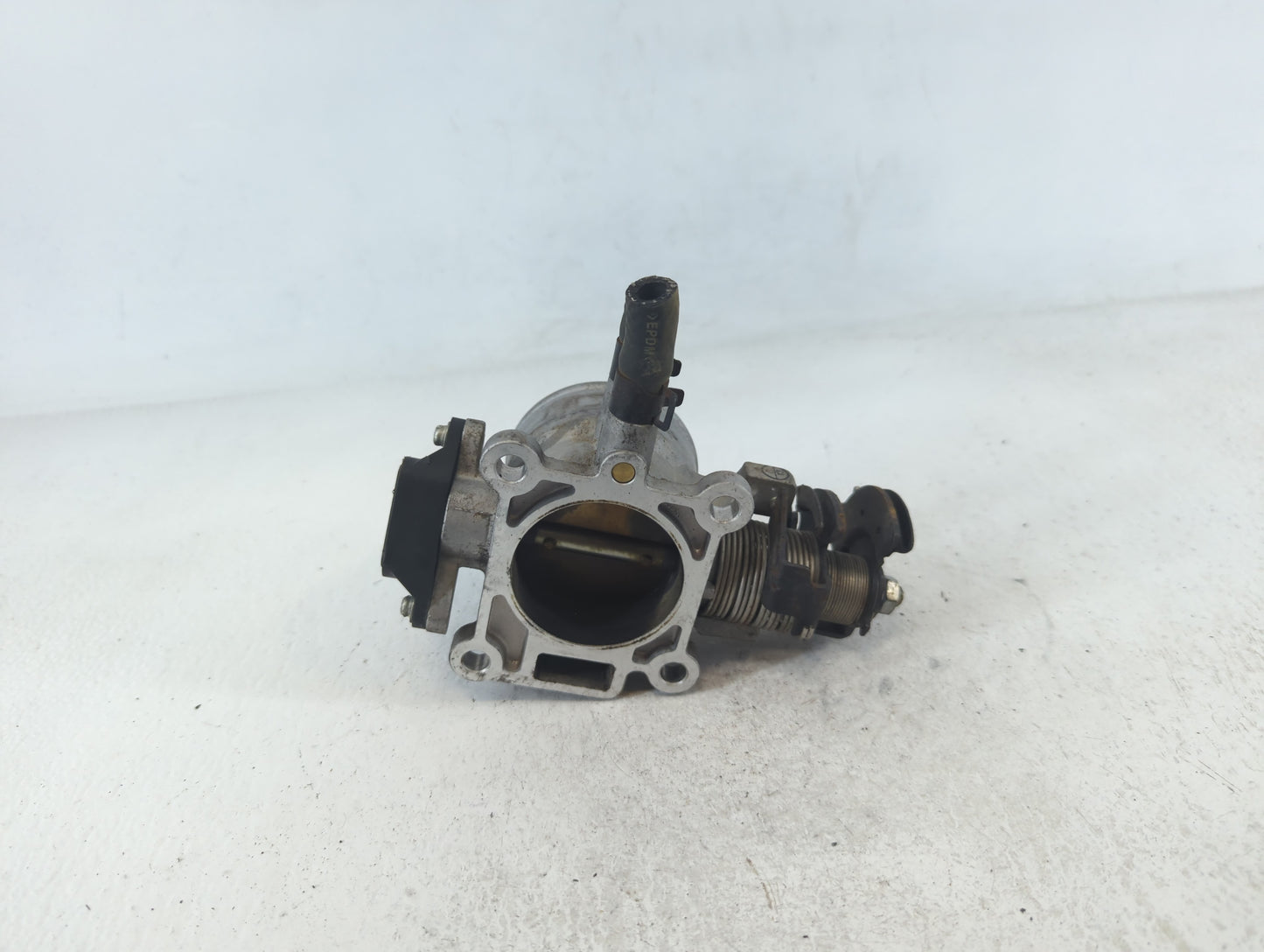 2005-2009 Hyundai Tucson Throttle Body P/N:3510023751 Fits Fits 2003 2004 2005 2006 2007 2008 2009 2010 OEM Used Auto Parts 