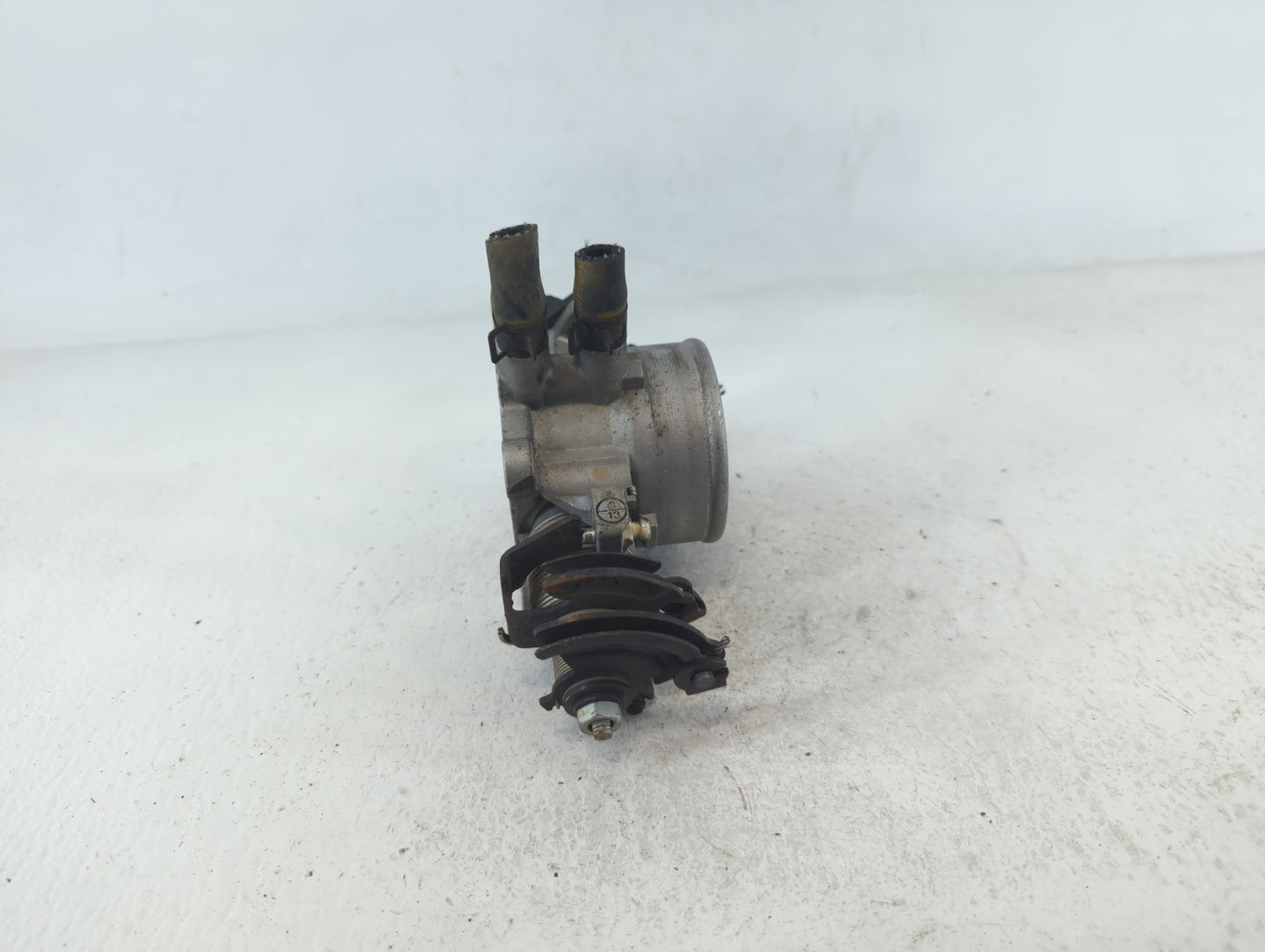 2005-2009 Hyundai Tucson Throttle Body P/N:3510023751 Fits Fits 2003 2004 2005 2006 2007 2008 2009 2010 OEM Used Auto Parts 