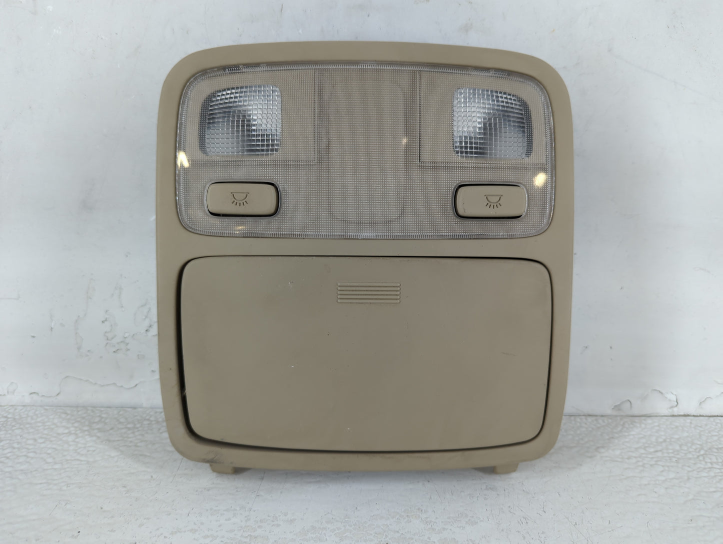 2008 Hyundai Tucson Overhead Roof Console - Oemusedautoparts1.com