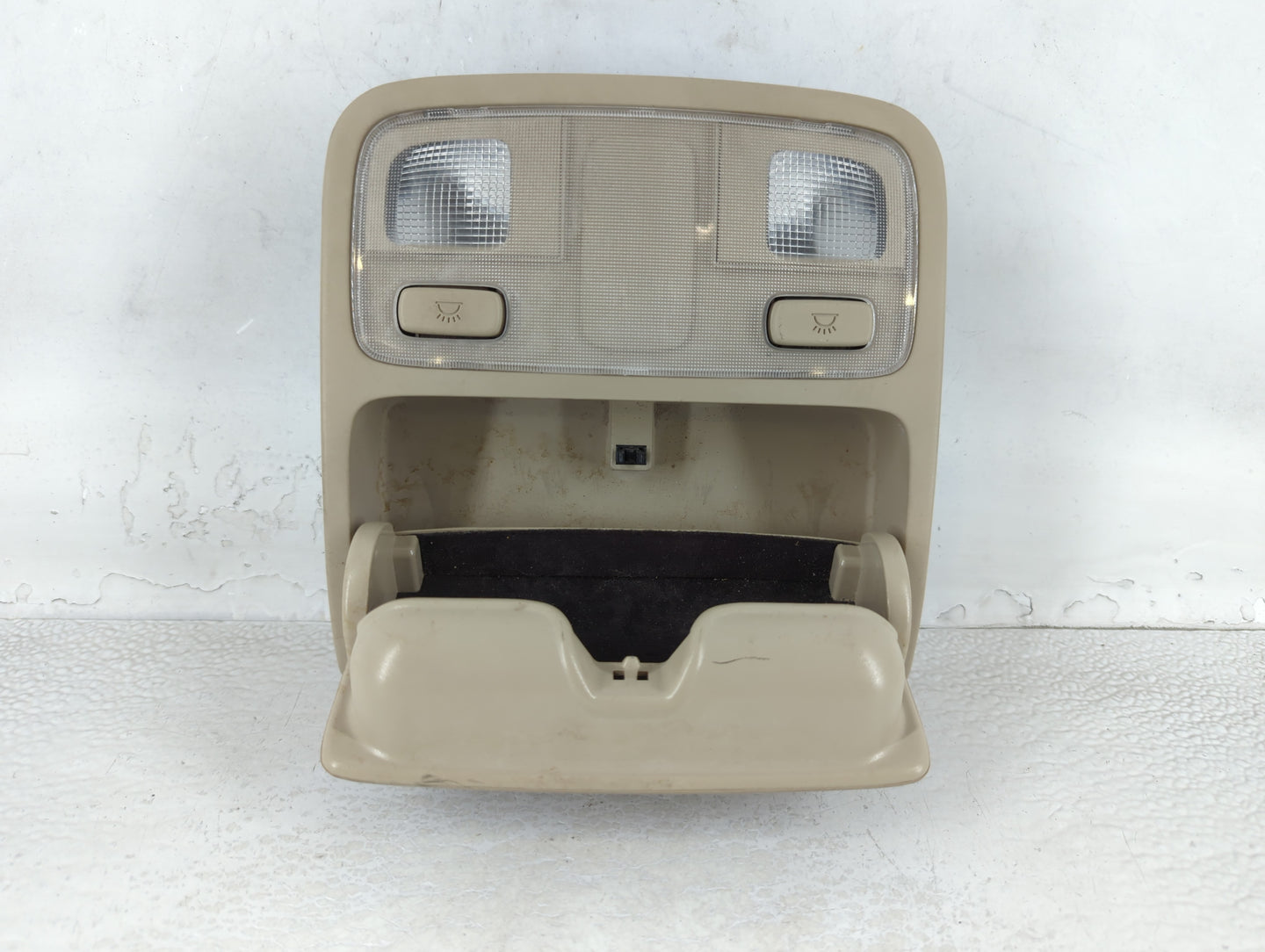 2008 Hyundai Tucson Overhead Roof Console - Oemusedautoparts1.com