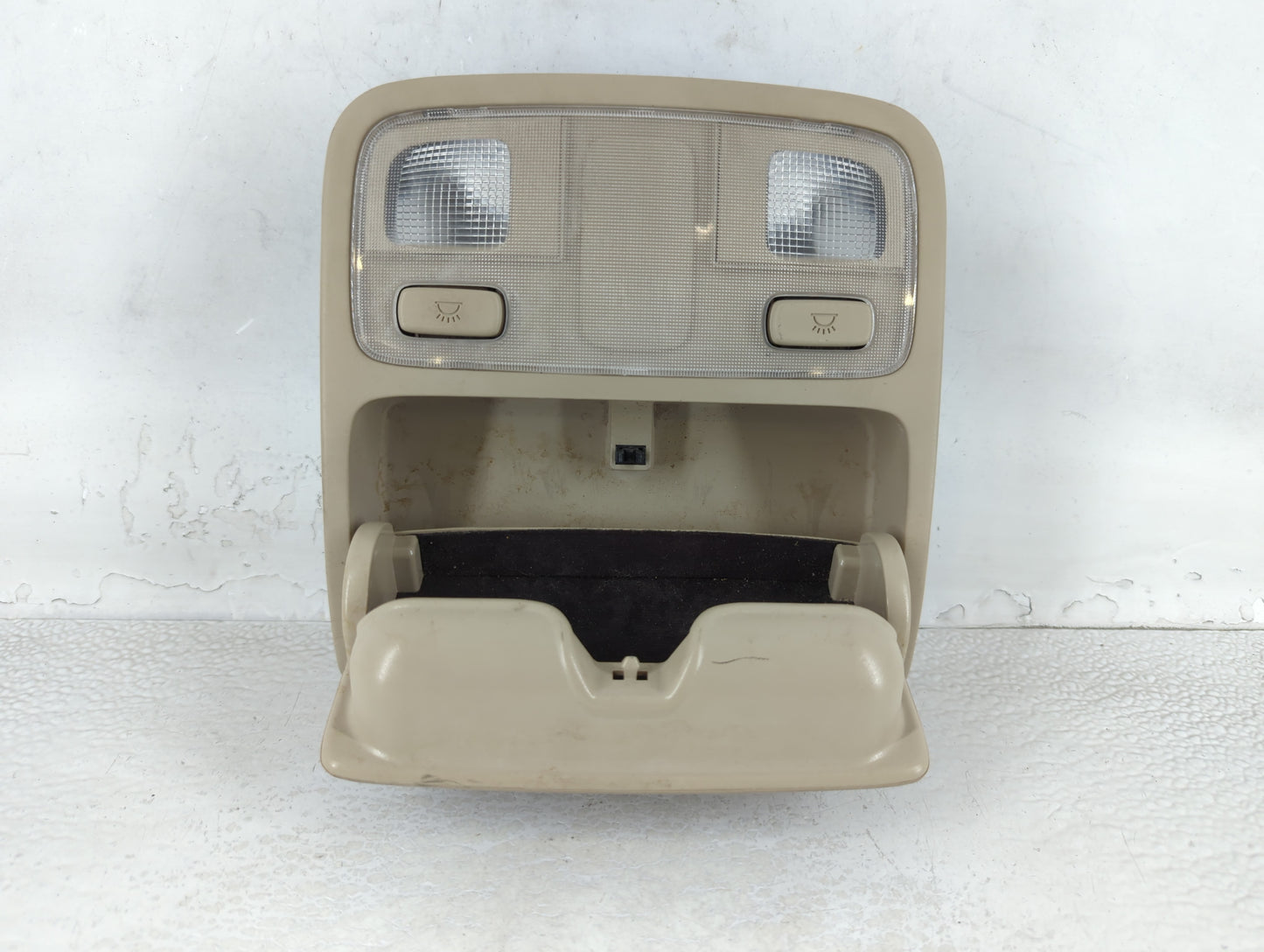 2008 Hyundai Tucson Overhead Roof Console - Oemusedautoparts1.com