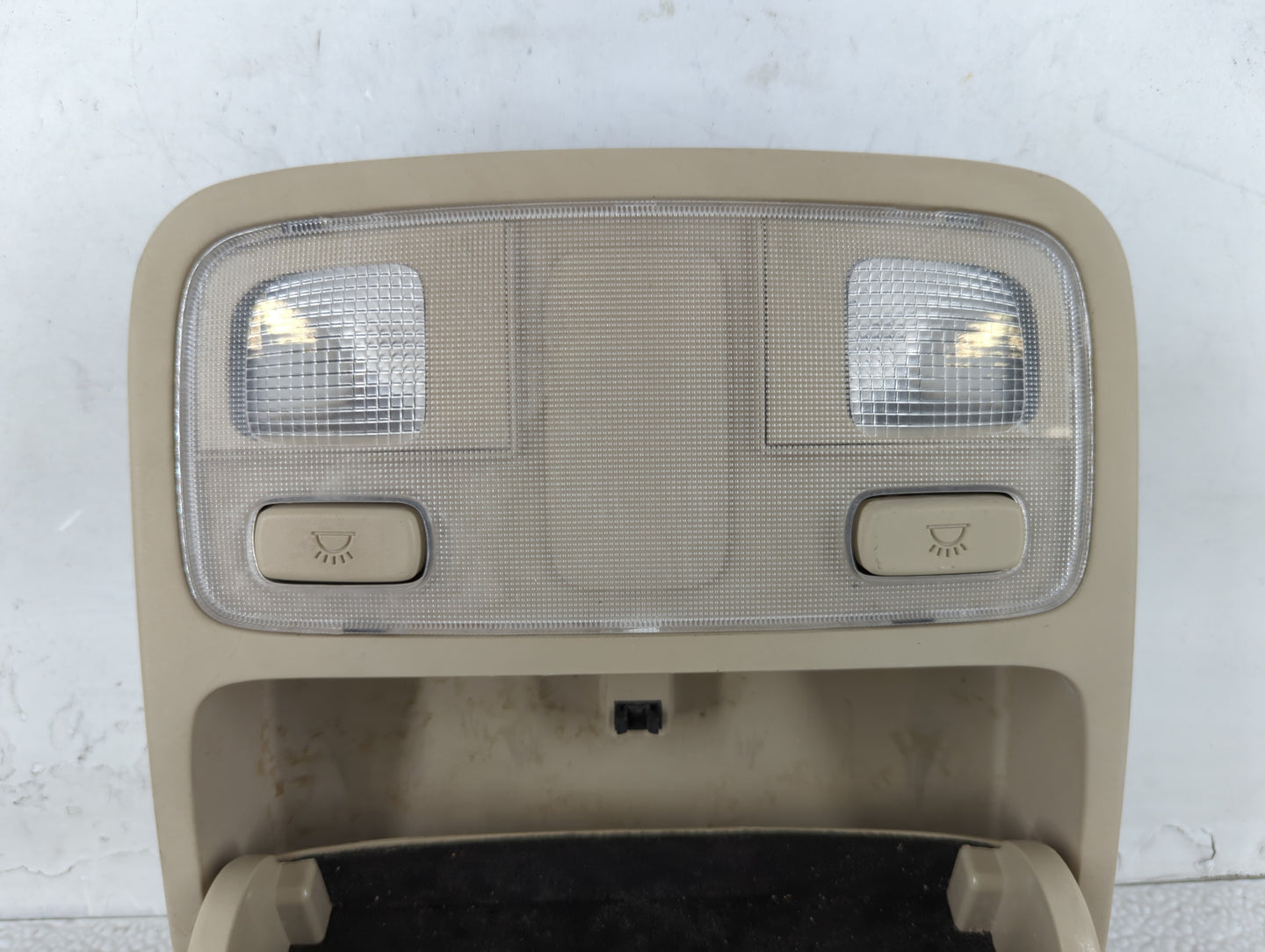 2008 Hyundai Tucson Overhead Roof Console - Oemusedautoparts1.com