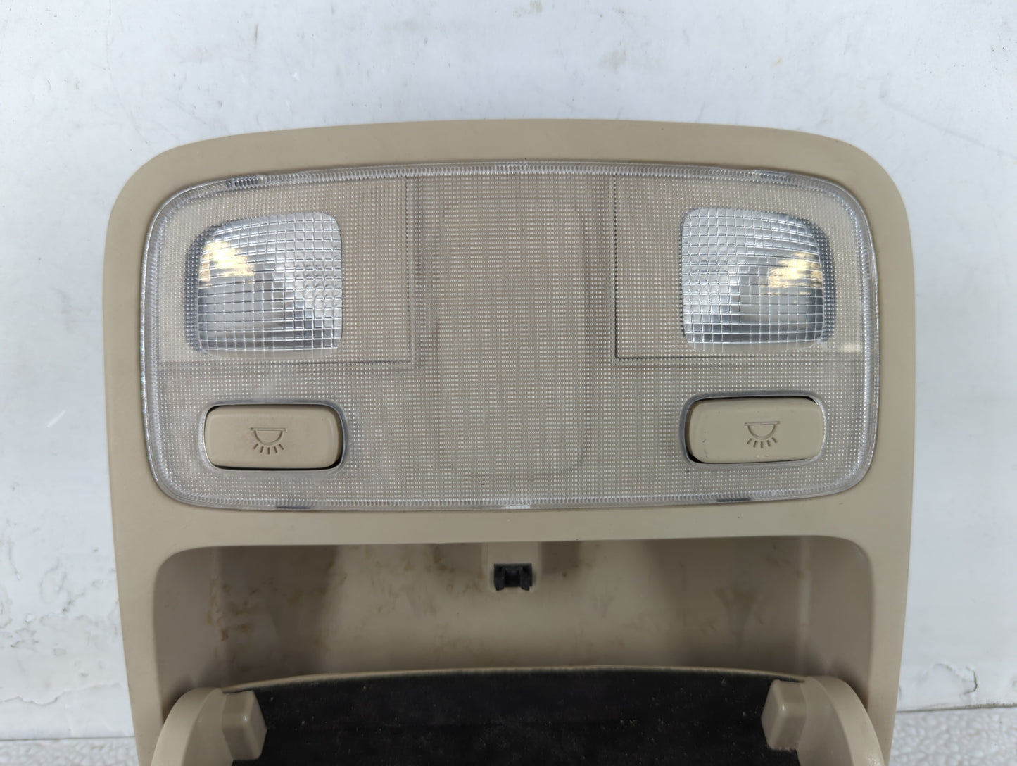 2008 Hyundai Tucson Overhead Roof Console - Oemusedautoparts1.com